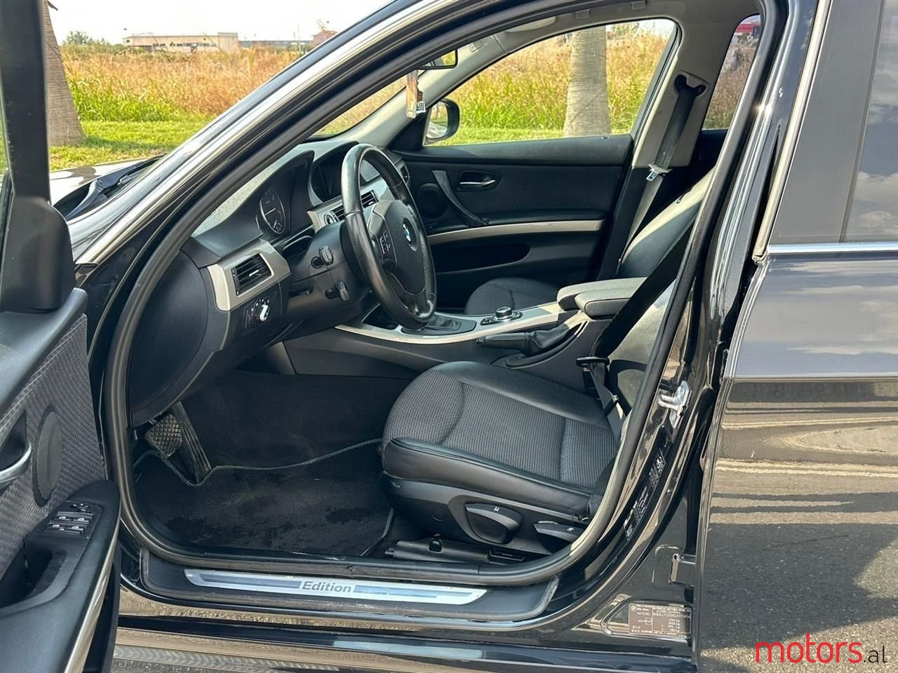 2010' BMW 330 photo #5