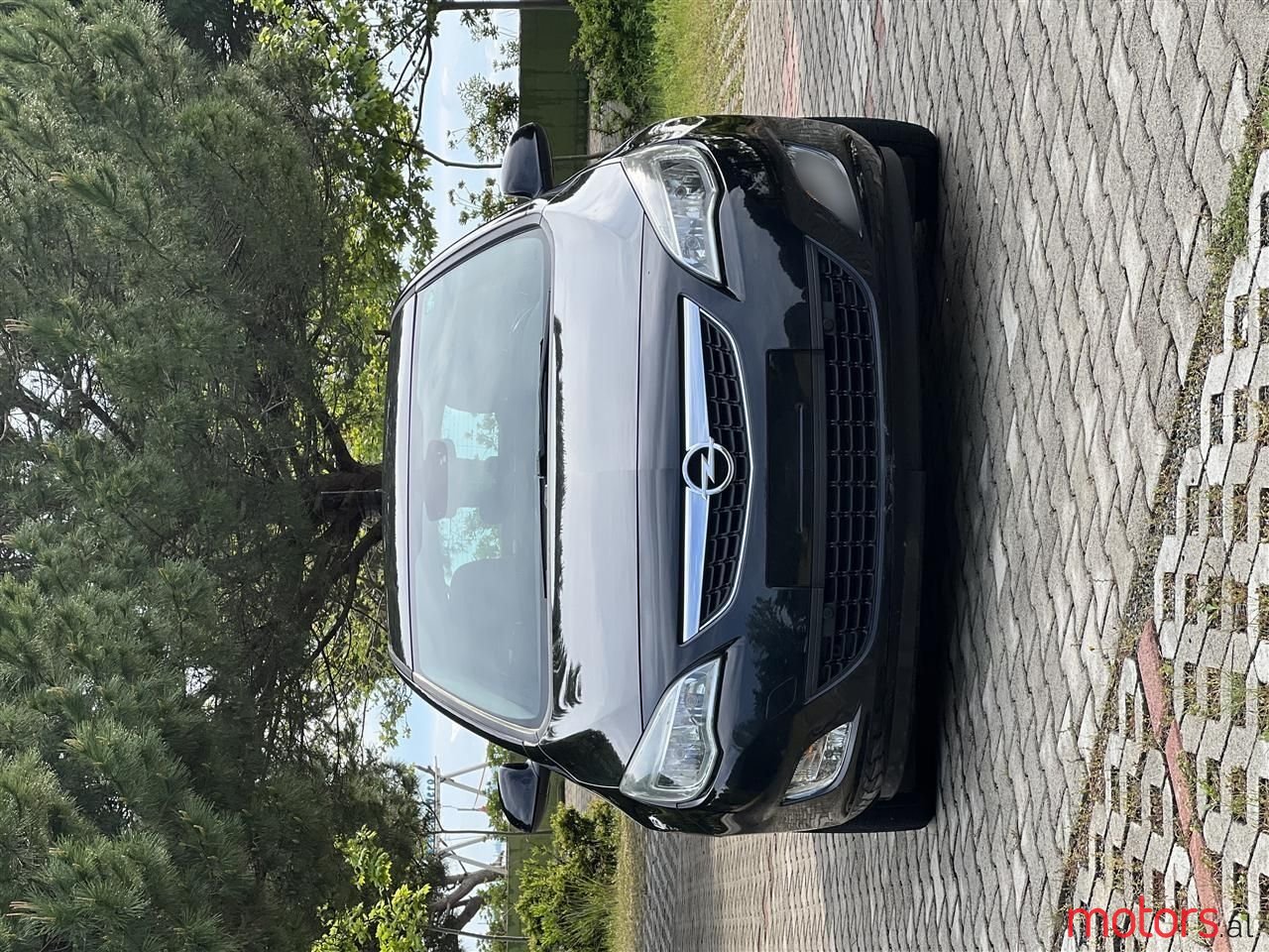 2012' Opel Astra photo #2