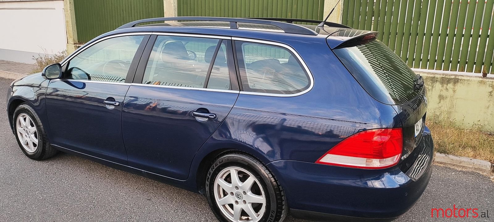 2009' Volkswagen Golf Sportvan photo #4