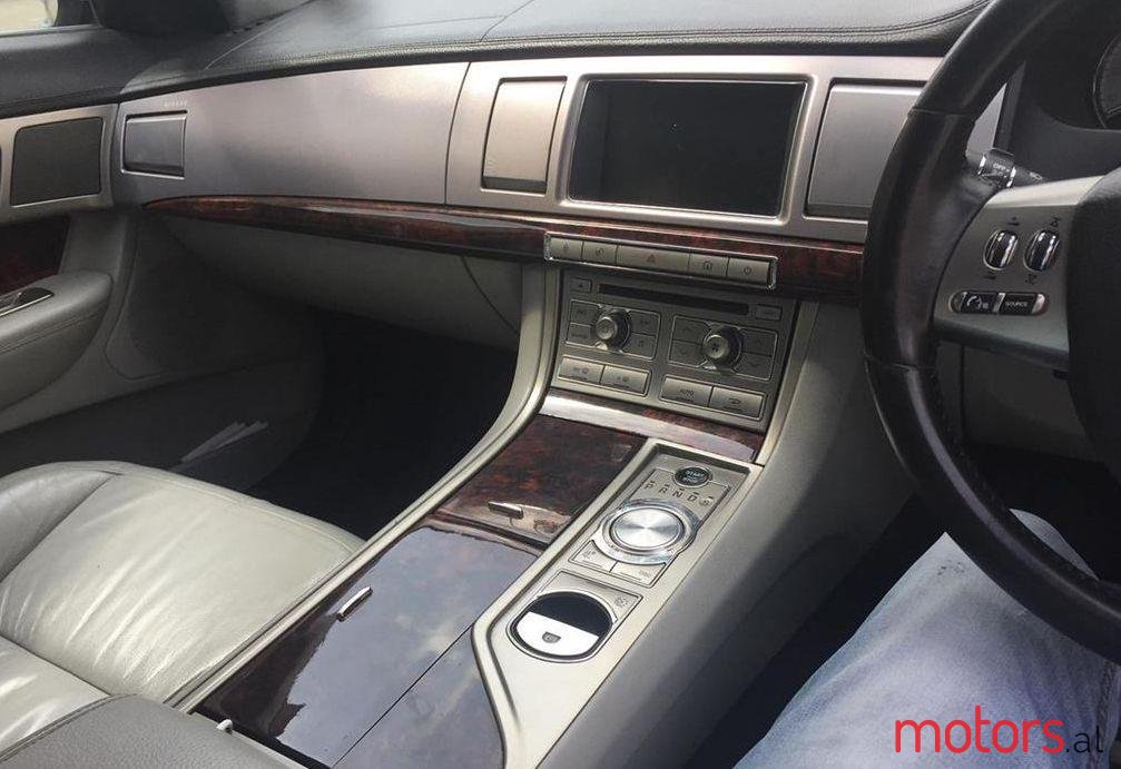 2008' Jaguar XF photo #2