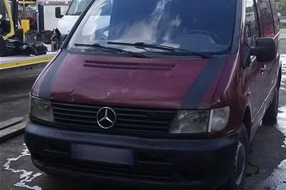 2000' Mercedes-Benz V 220