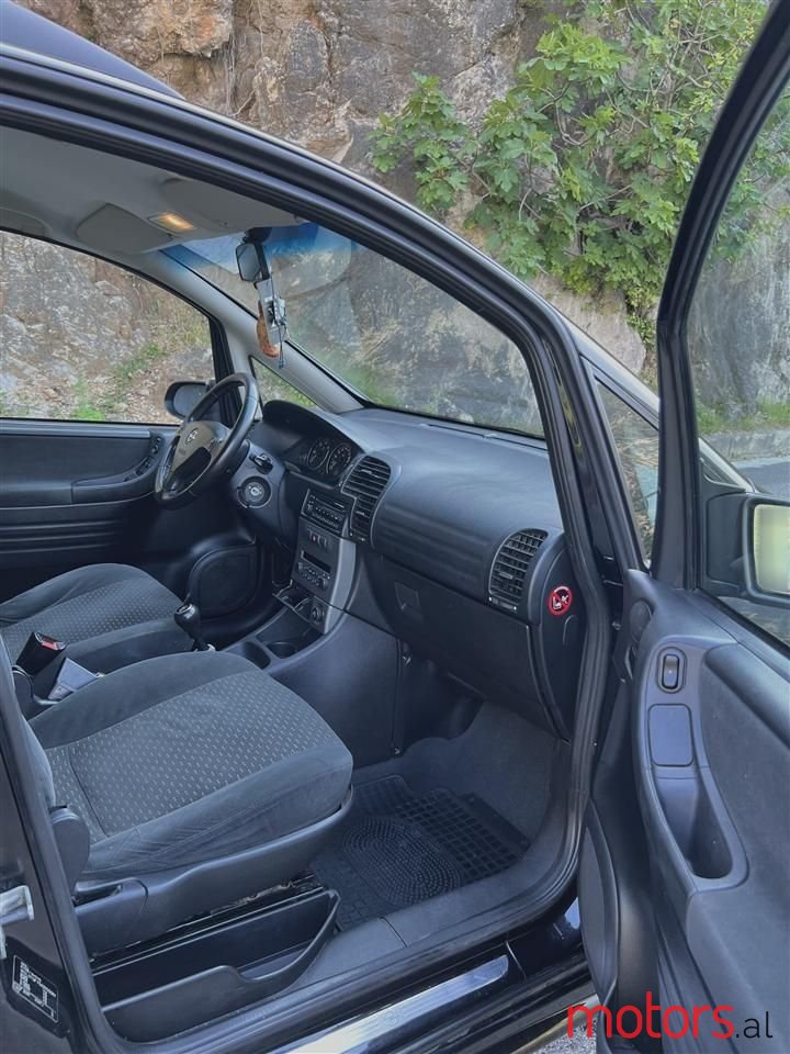 2003' Opel Zafira photo #4
