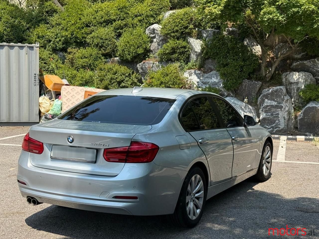 2016' BMW 320 photo #2