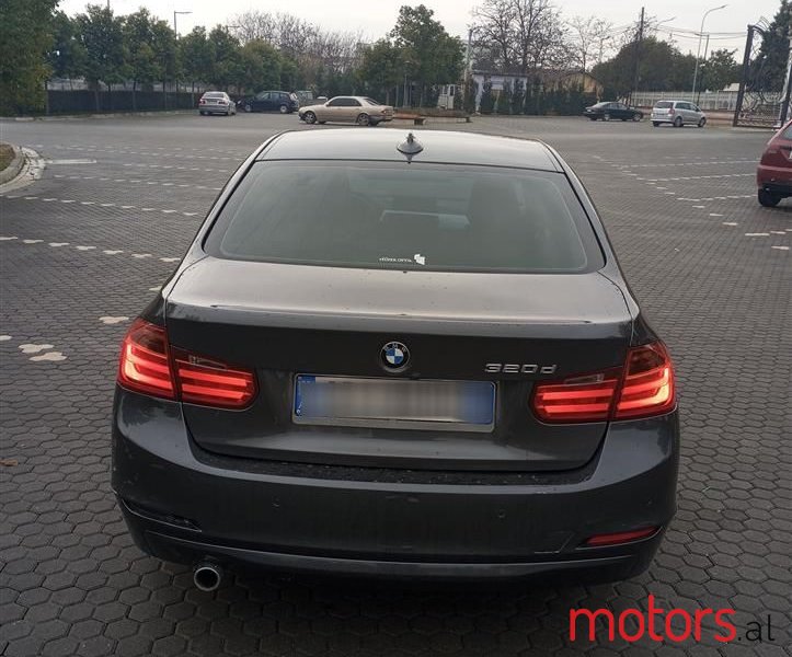 2013' BMW 320 photo #6