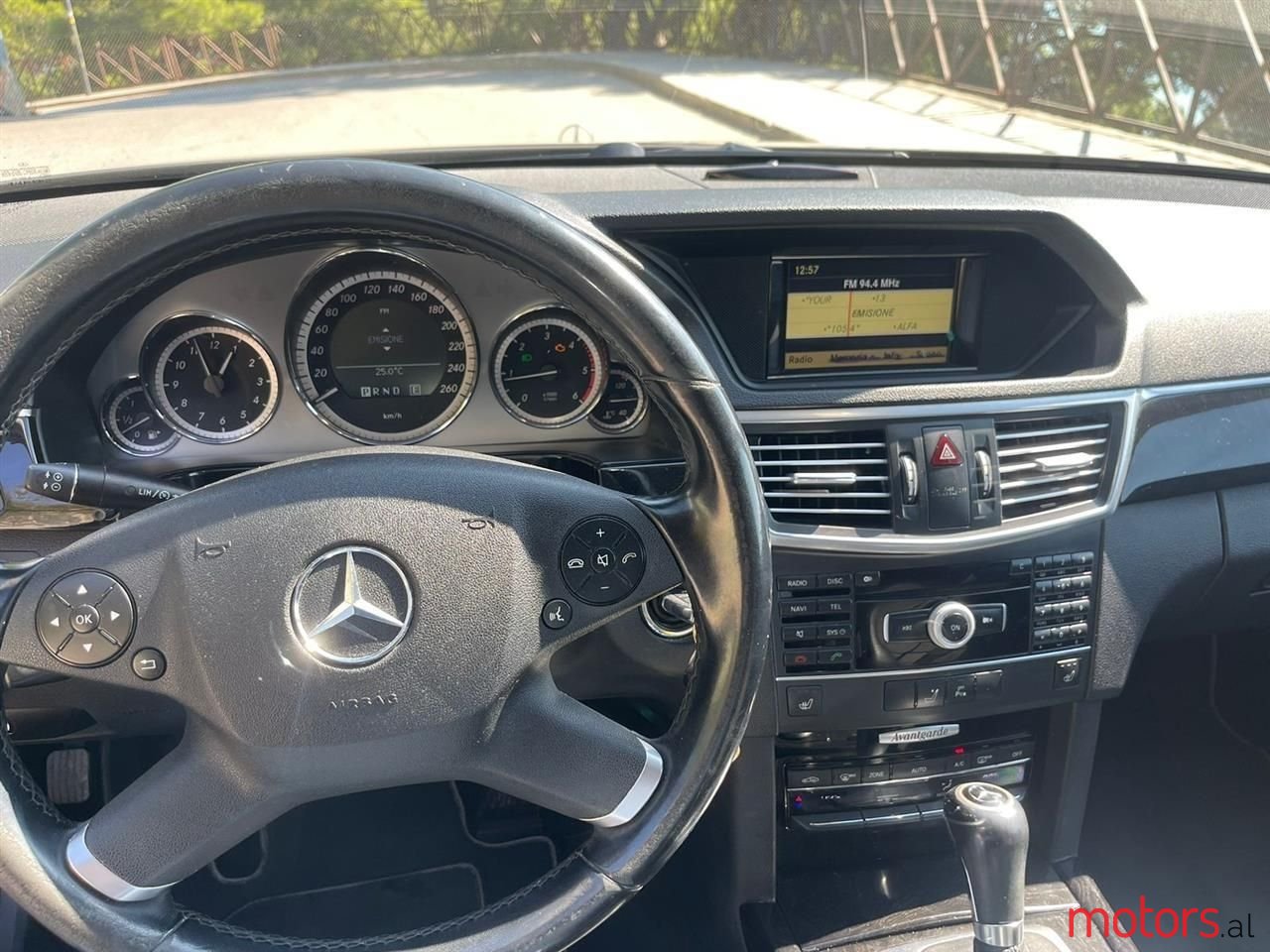 2011' Mercedes-Benz E 220 photo #6