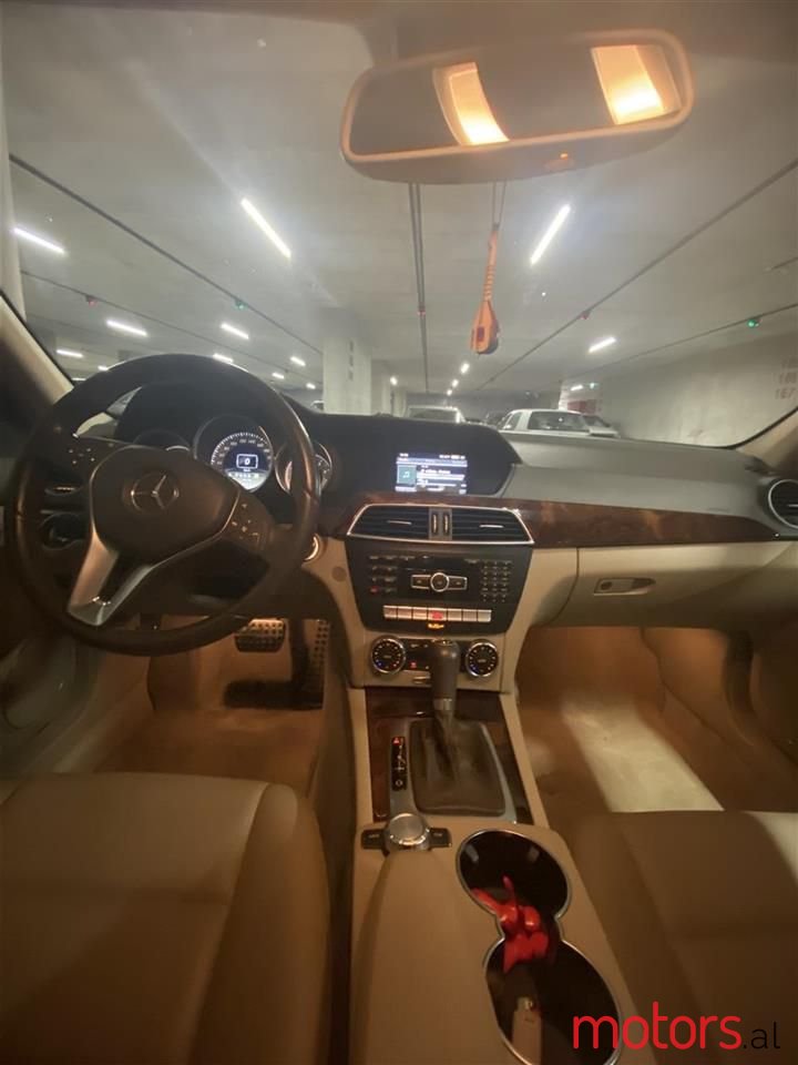 2012' Mercedes-Benz C 300 photo #2