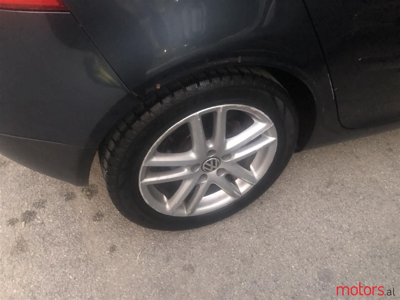 2004' Volkswagen Golf photo #2