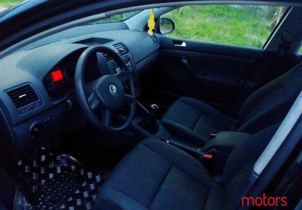 2005' Volkswagen Golf photo #1