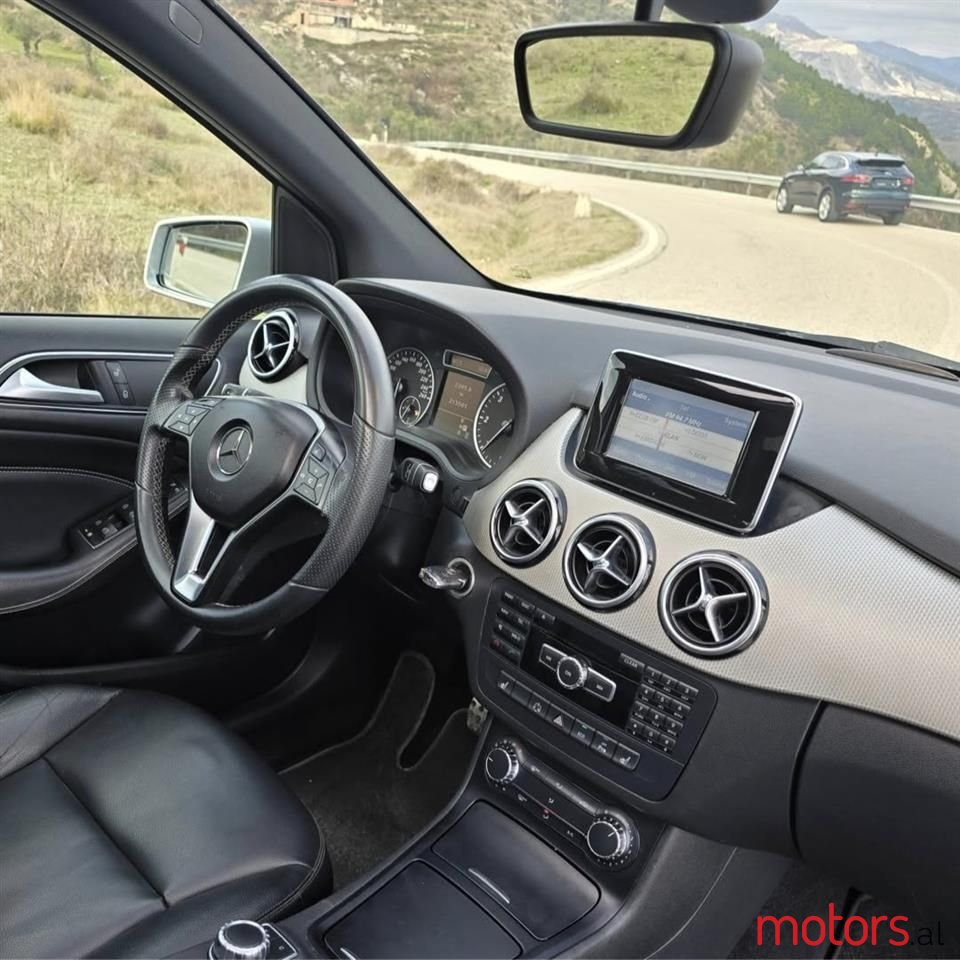 2013' Mercedes-Benz B 200 photo #6