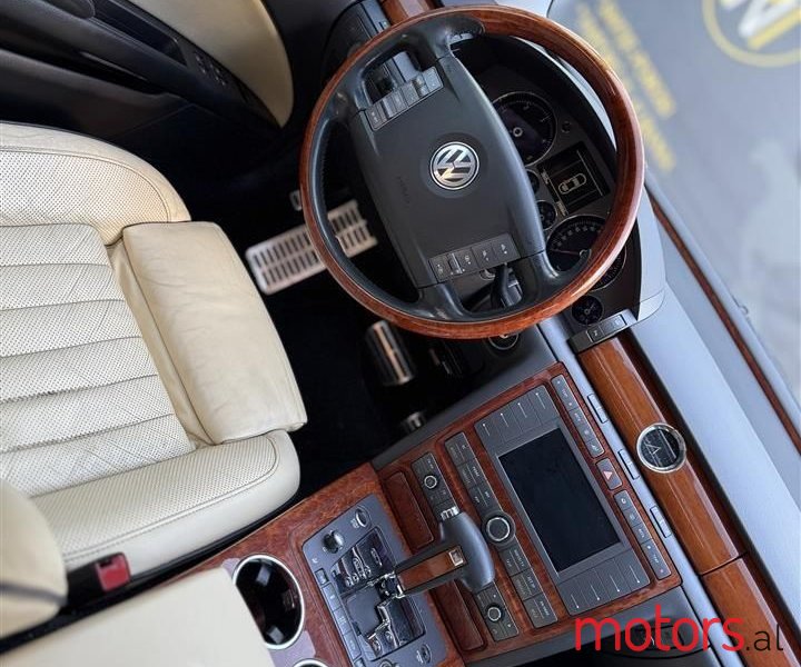 2008' Volkswagen Phaeton photo #2