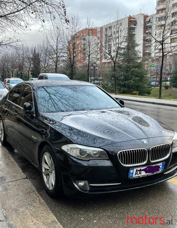 2013' BMW 528 photo #1