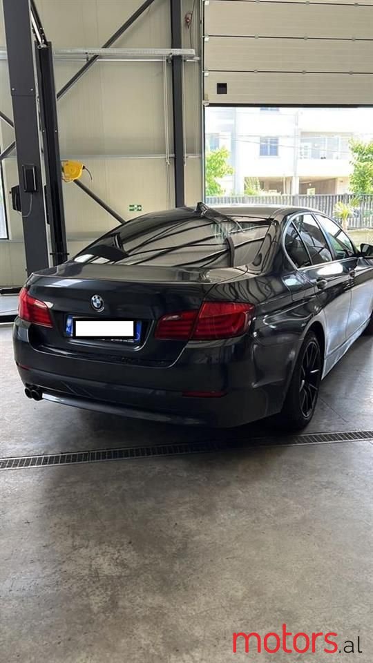2012' BMW 530 photo #2