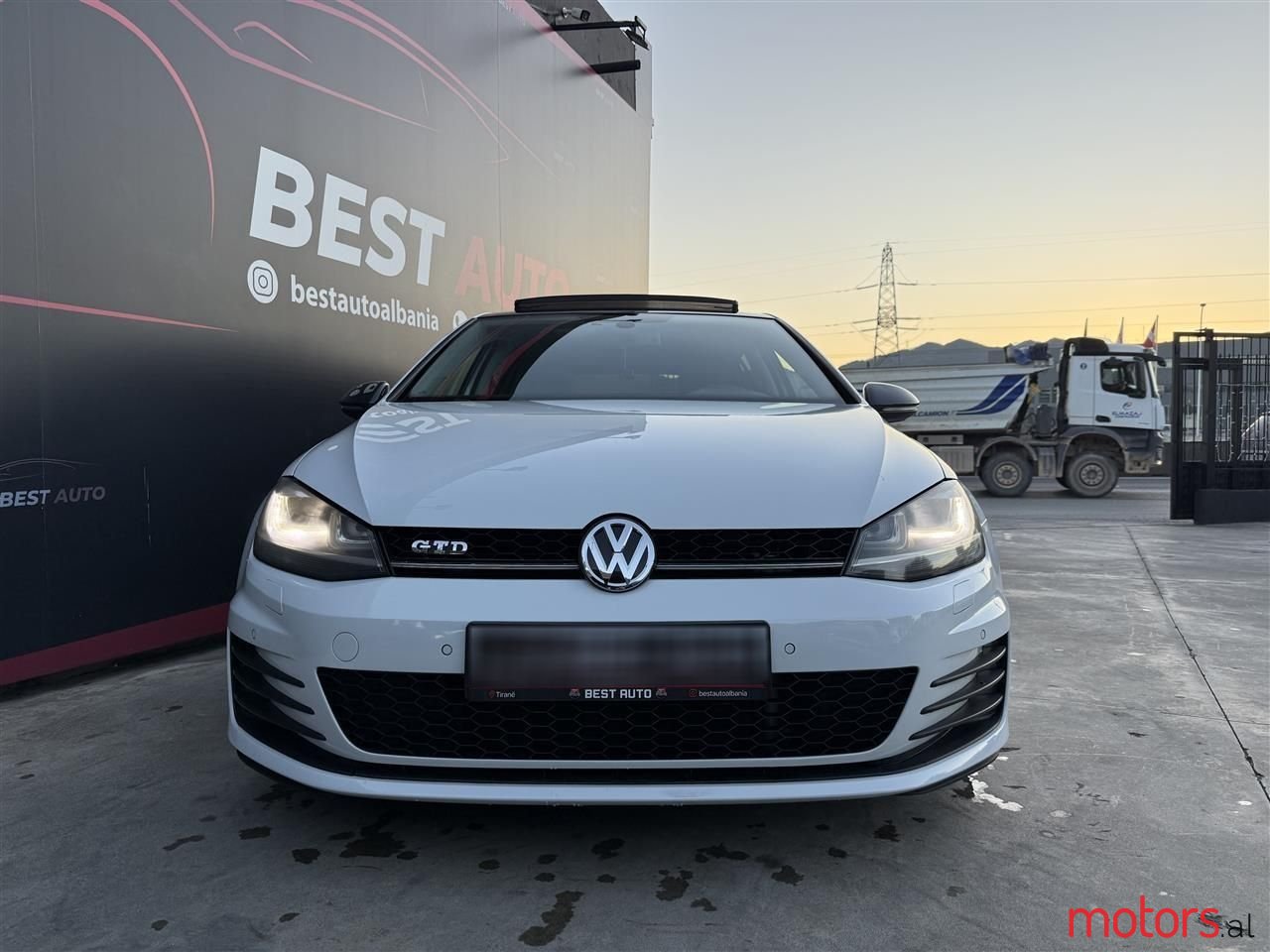 2014' Volkswagen Golf photo #2