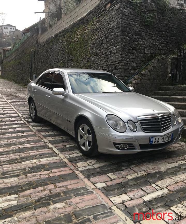 2004' Mercedes-Benz E 270 photo #1