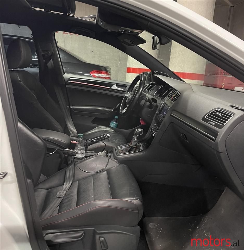 2015' Volkswagen Golf photo #6