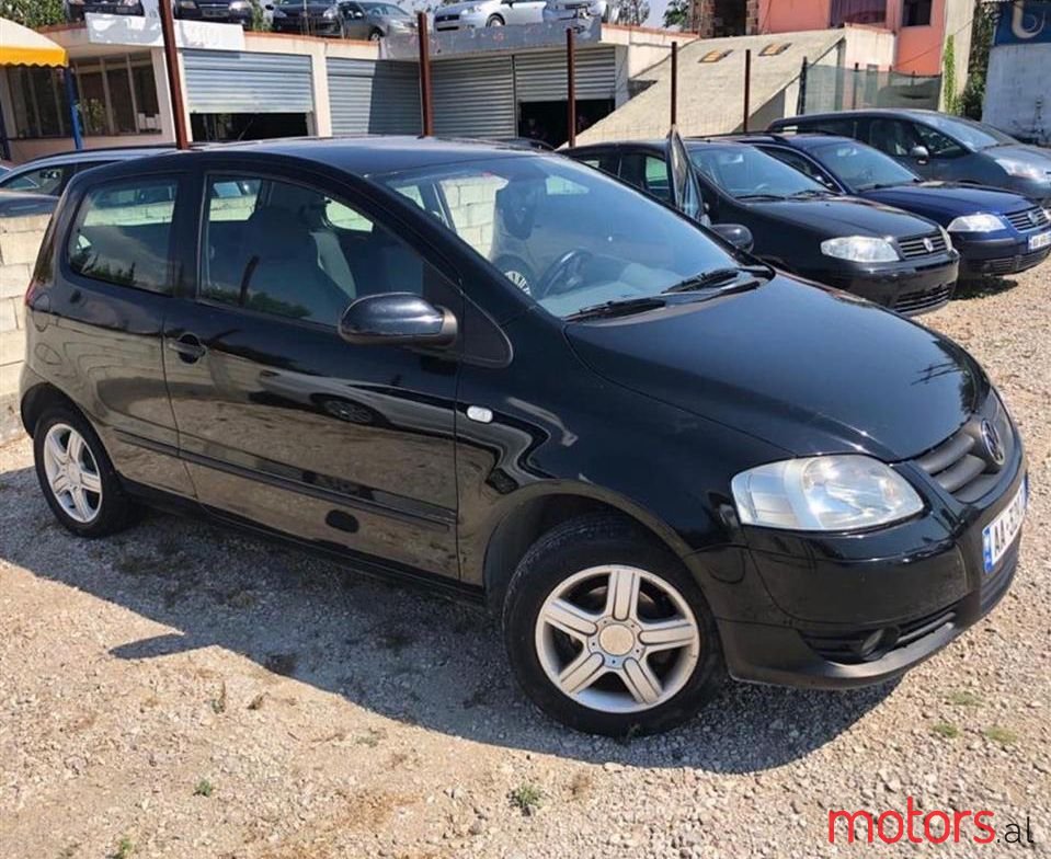 2005' Volkswagen Fox photo #1