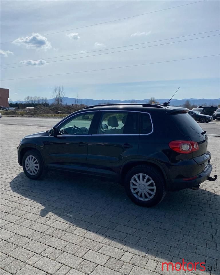 2010' Volkswagen Tiguan photo #4