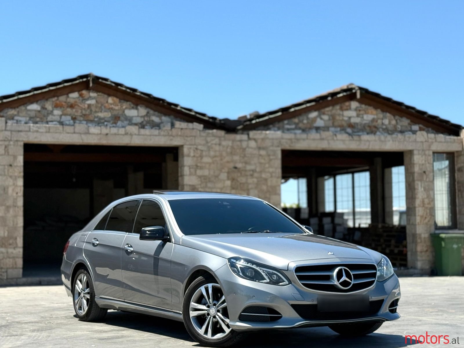 2015' Mercedes-Benz E 220 photo #2