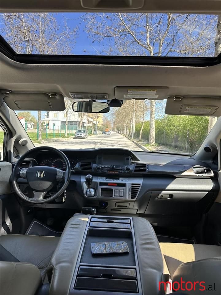 2008' Honda FR-V photo #6