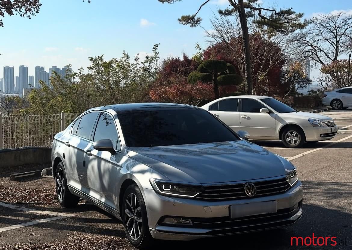 2018' Volkswagen Passat photo #4