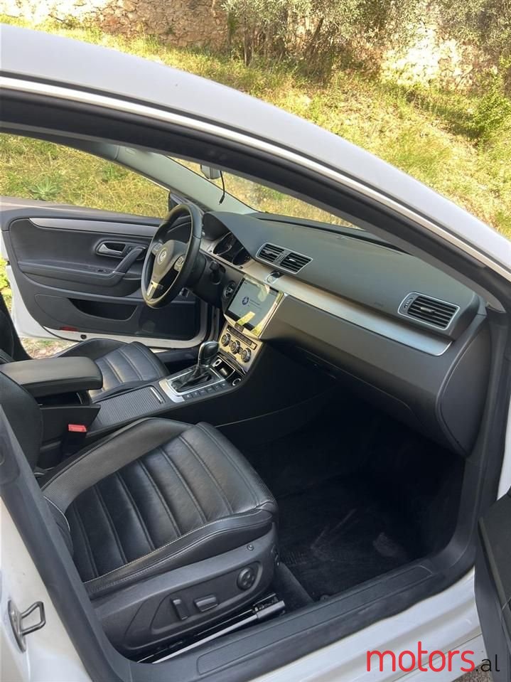 2011' Volkswagen photo #2