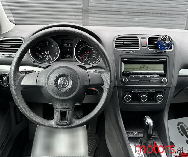 2011' Volkswagen Golf photo #2