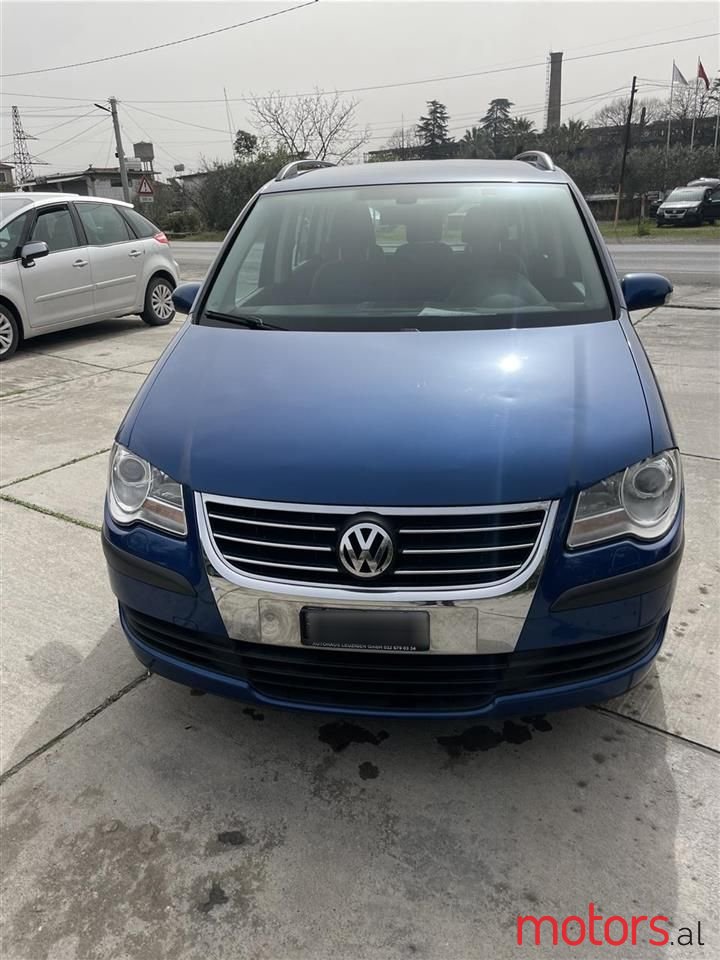 2009' Volkswagen Touran photo #5