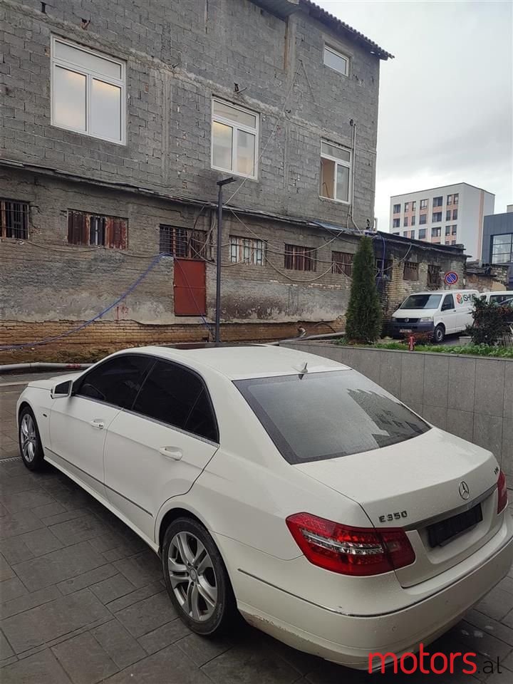 2012' Mercedes-Benz E 220 photo #2