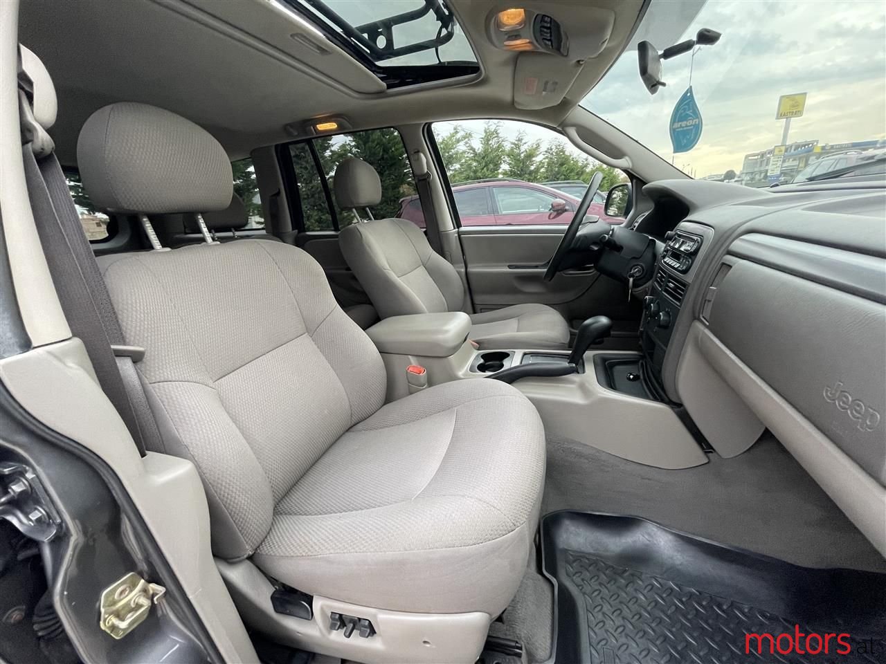 2004' Jeep Grand Cherokee photo #4