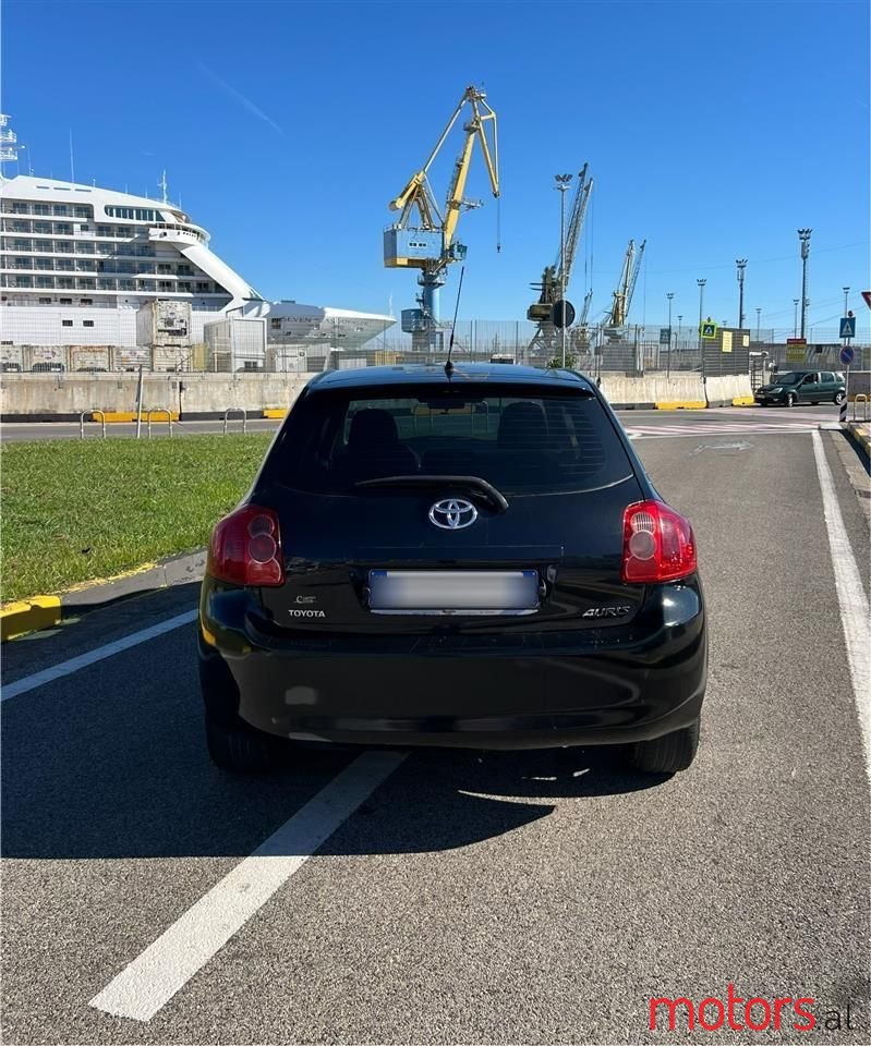 2009' Toyota Auris photo #2