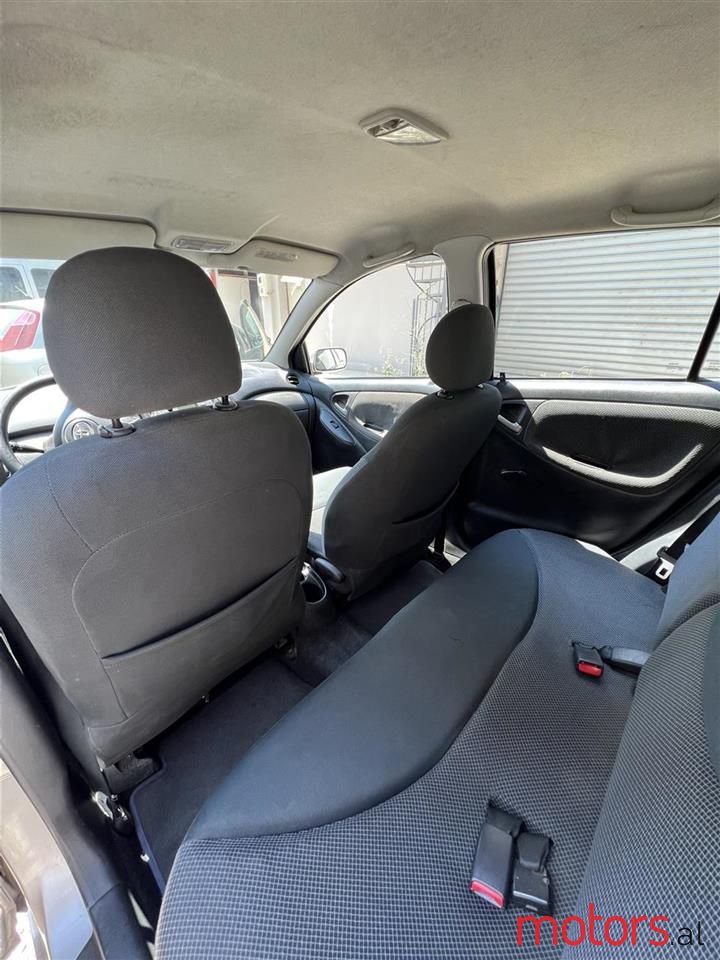 2005' Toyota Yaris photo #5