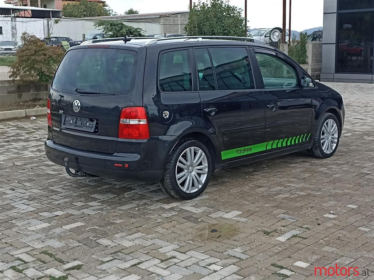 2005' Volkswagen Touran photo #4