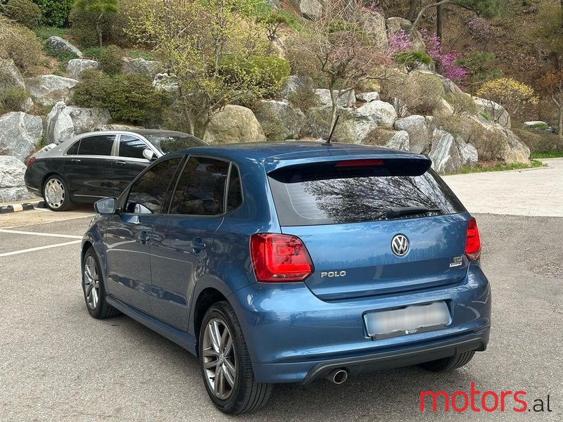 2015' Volkswagen Polo photo #2