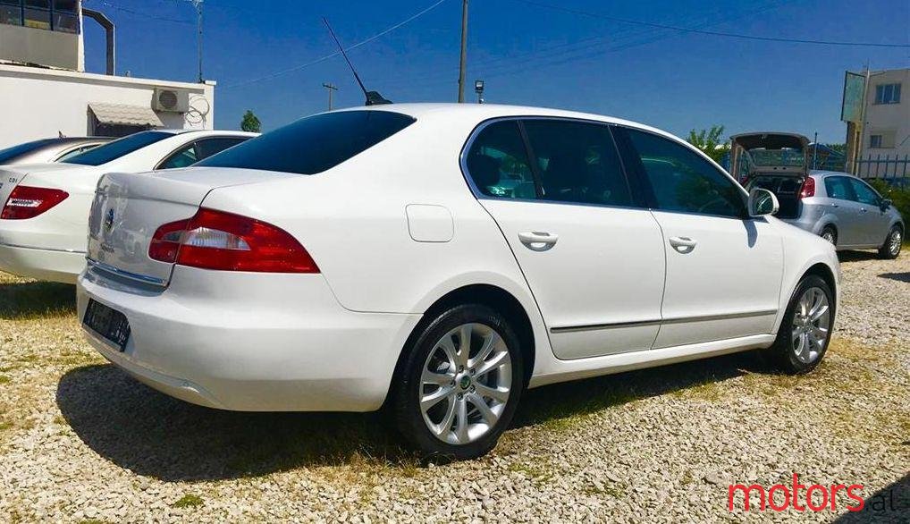 2009' Skoda Superb photo #4