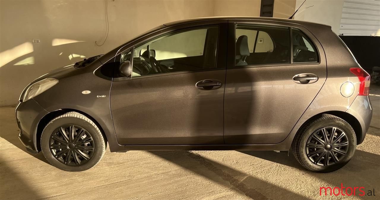 2008' Toyota Yaris photo #3