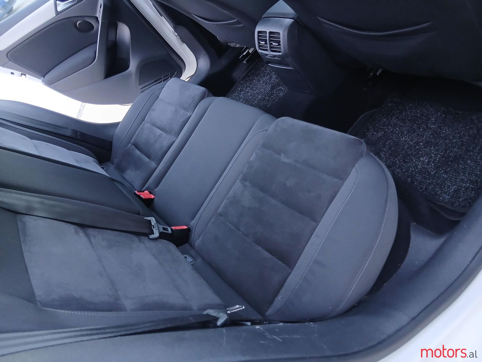 2010' Volkswagen Golf photo #5