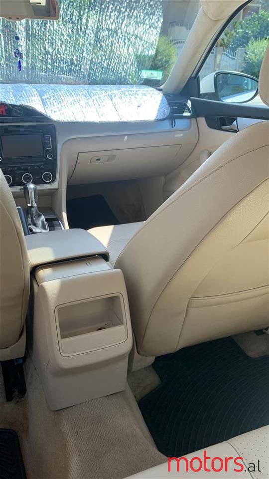 2012' Volkswagen Passat photo #5