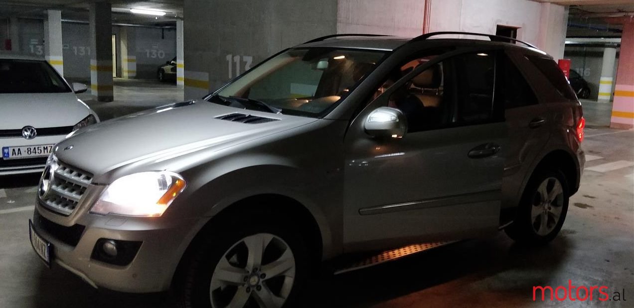 2009' Mercedes-Benz ML 320 photo #1