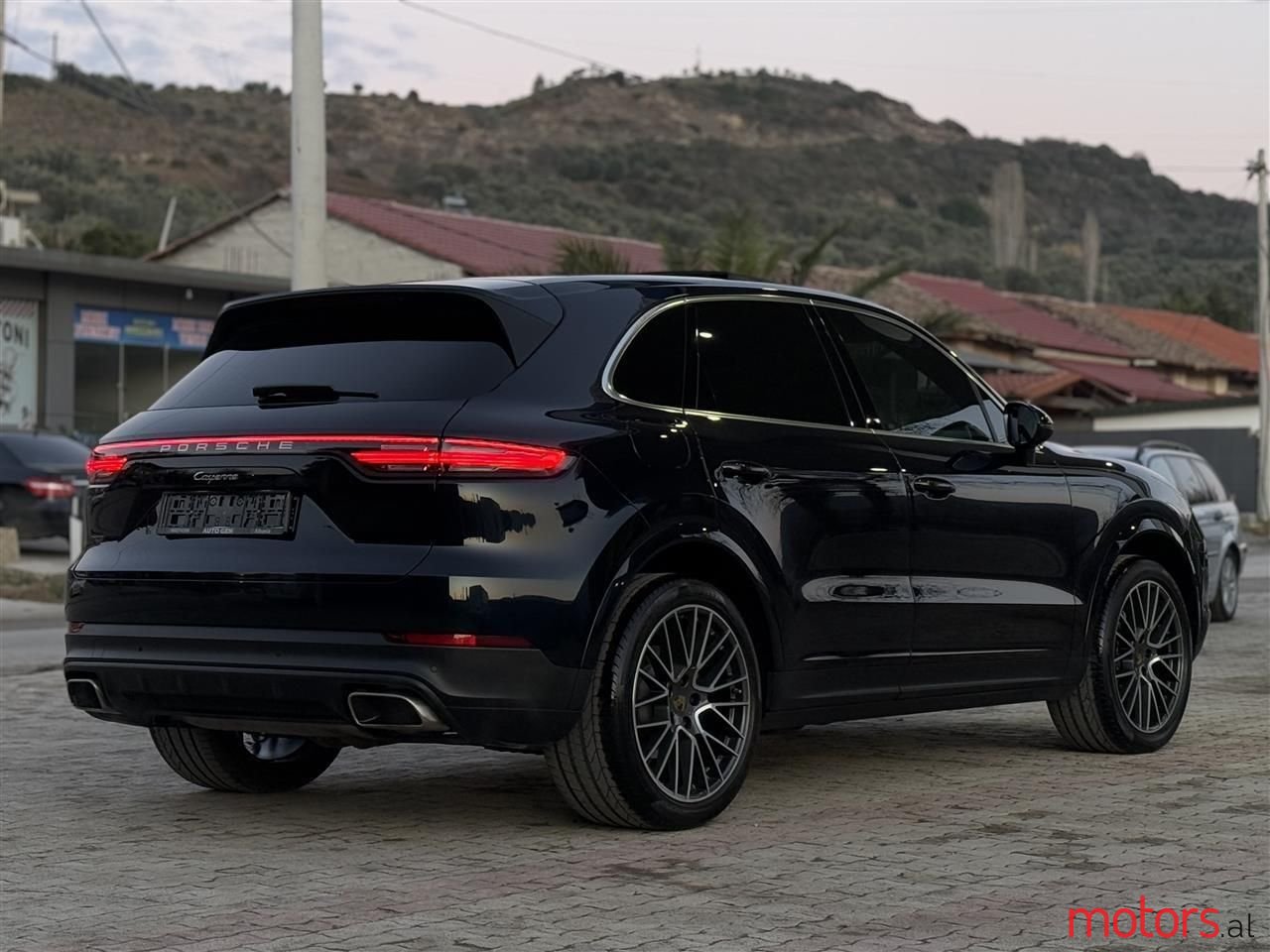 2020' Porsche Cayenne photo #4