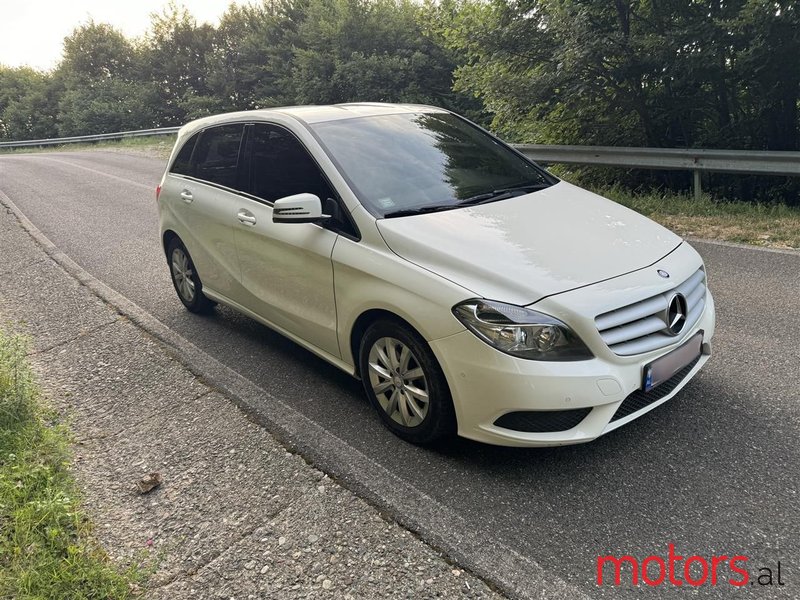 2013' Mercedes-Benz B 200 photo #1