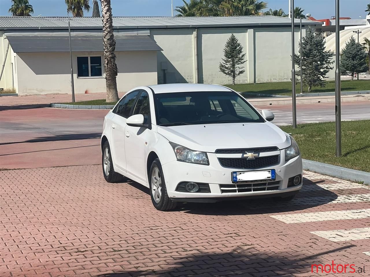 2011' Chevrolet Cruze photo #2