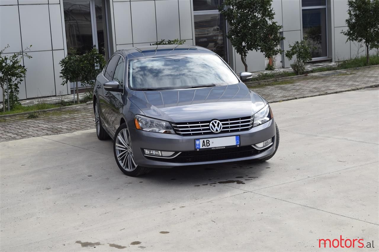 2015' Volkswagen Passat photo #1