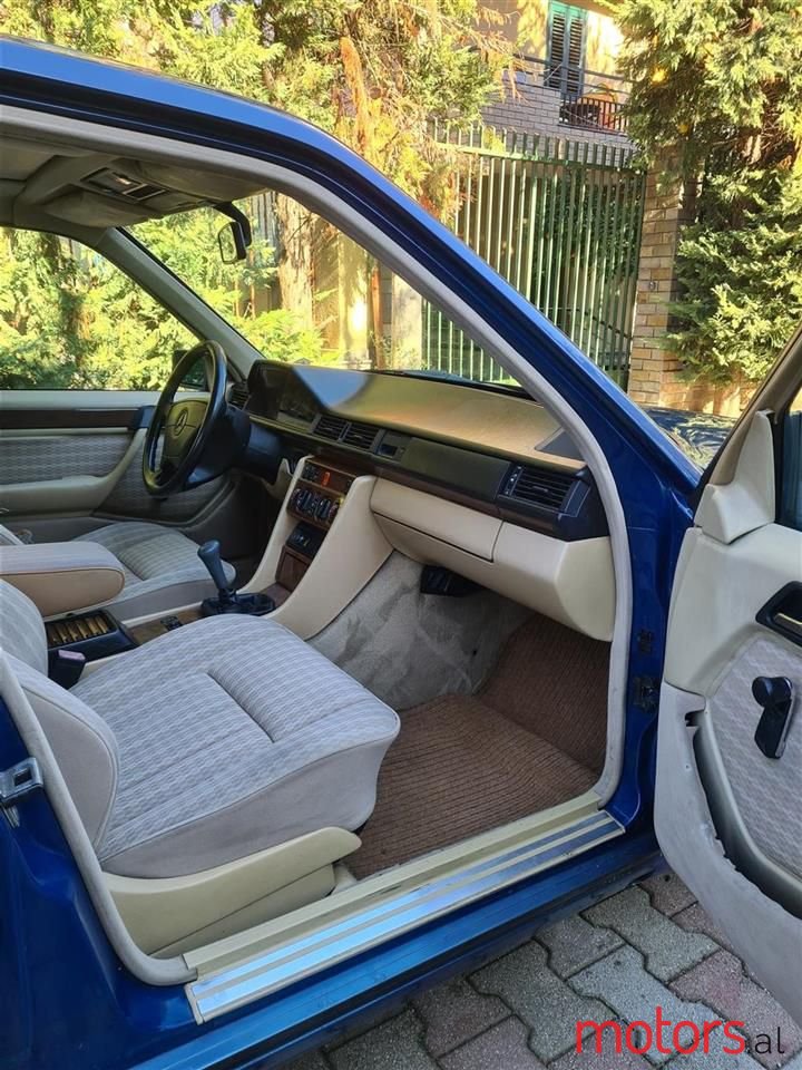 1991' Mercedes-Benz E 200 photo #1
