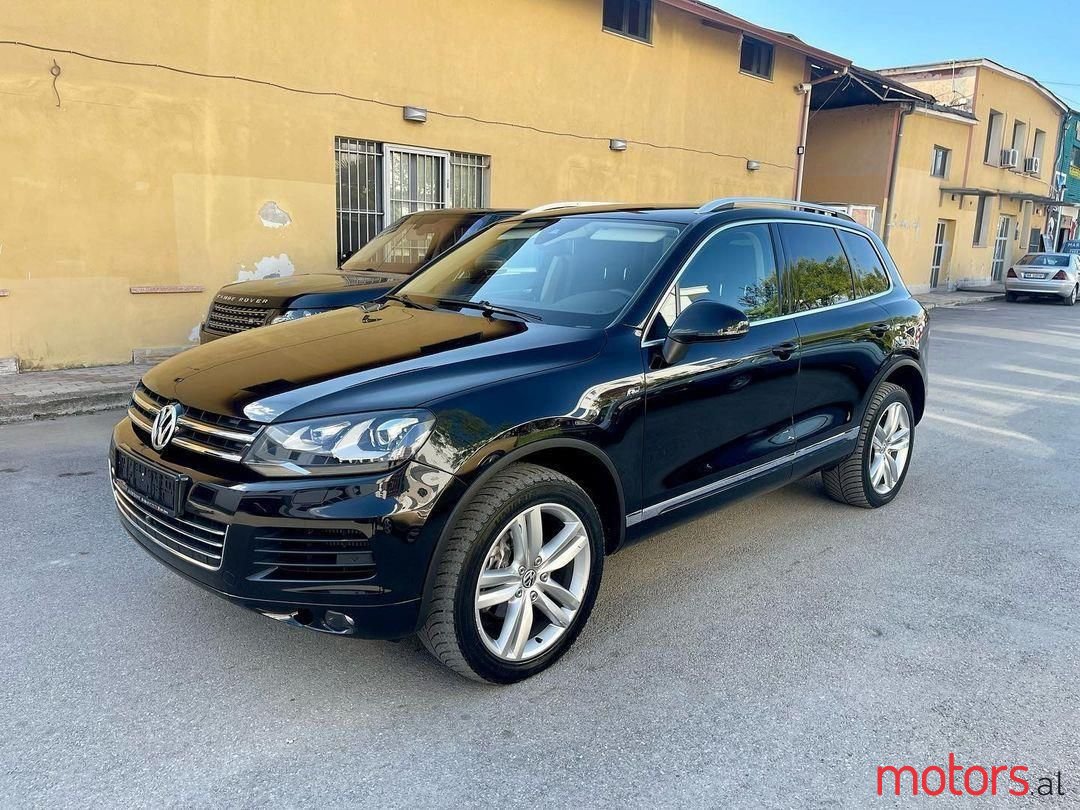 2010' Volkswagen Touareg photo #5