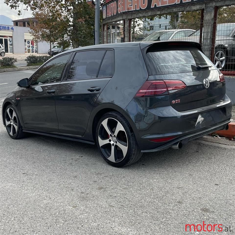 2016' Volkswagen Golf photo #3