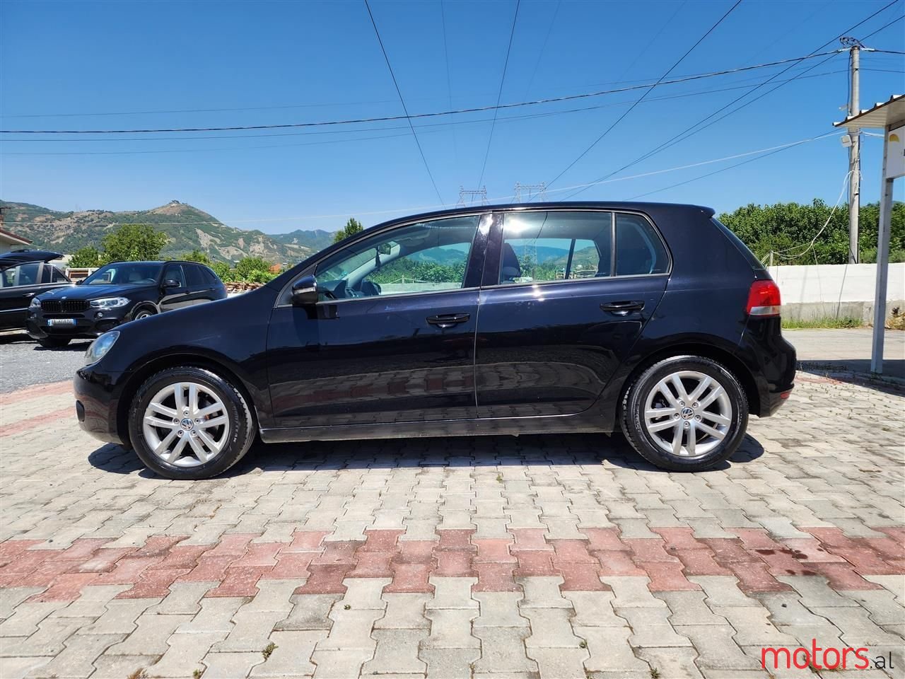 2011' Volkswagen Golf photo #5