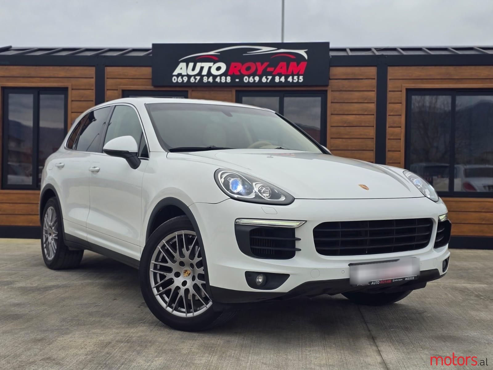 2016' Porsche Cayenne photo #2