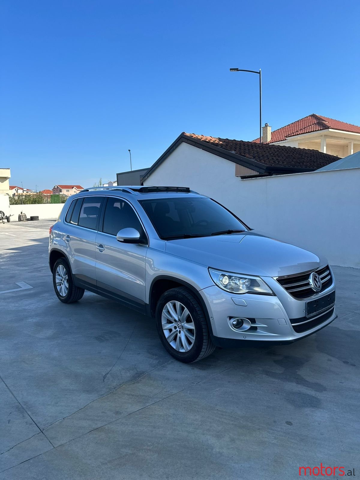 2011' Volkswagen Tiguan VOLKSWAGEN Tiguan full options photo #3