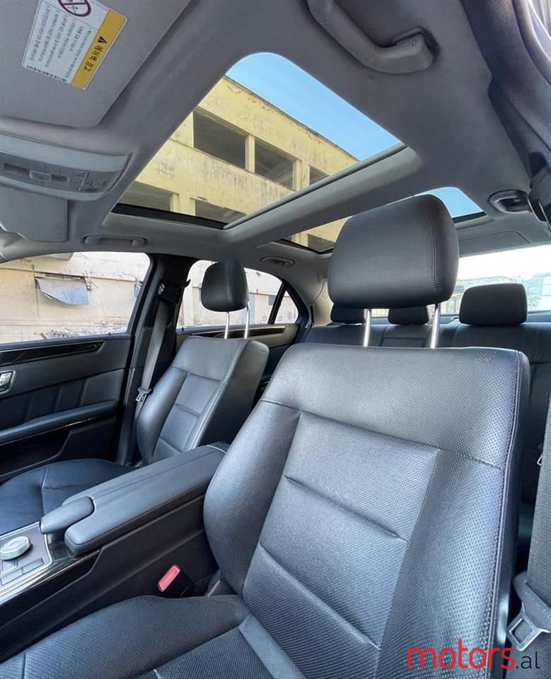 2010' Mercedes-Benz E 300 photo #4