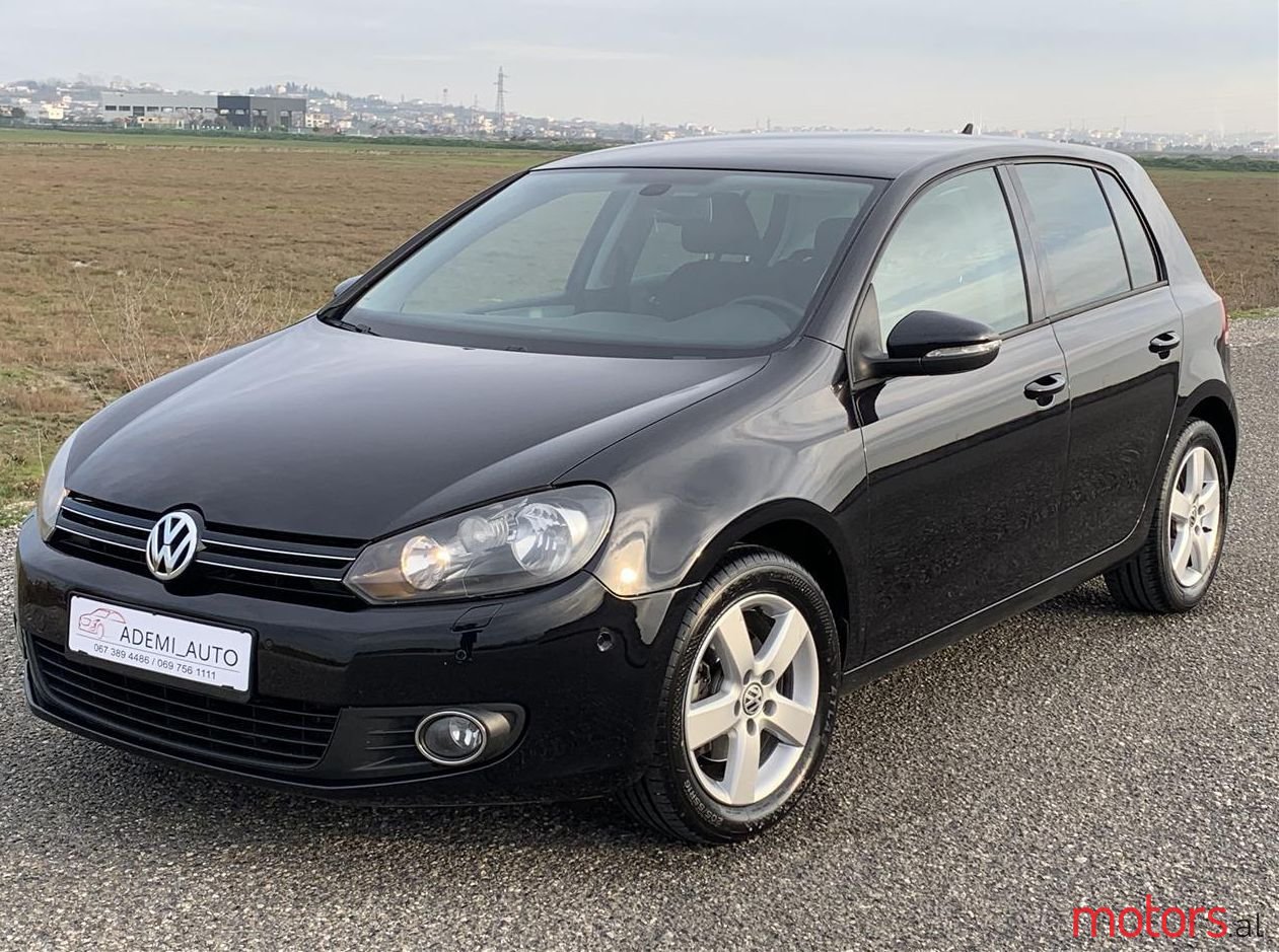 2011' Volkswagen Golf photo #1